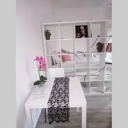 Sweet Cornelia Apartment *